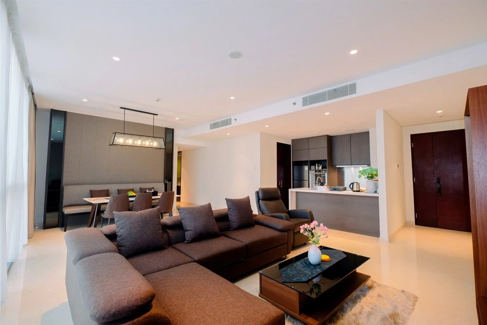 Classy 2BR Casa Domaine Apartment with Maid Room By Travelio