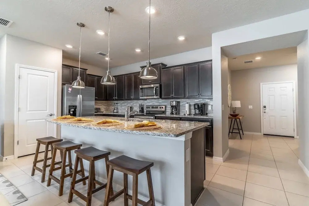 886 Windsor Island