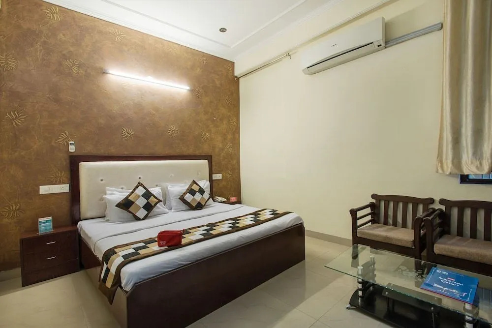 OYO 648 Hotel Royal Ecstasy