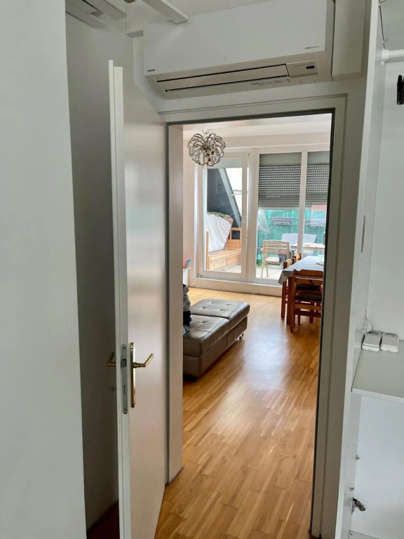 Dachgeschosswohnung mit kostenlosem Parkplatz !