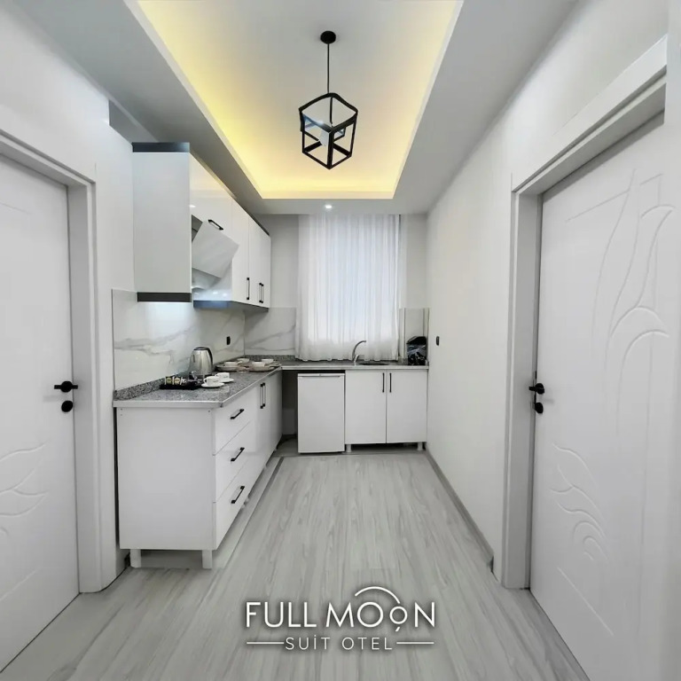 Fullmoon Suit Otel