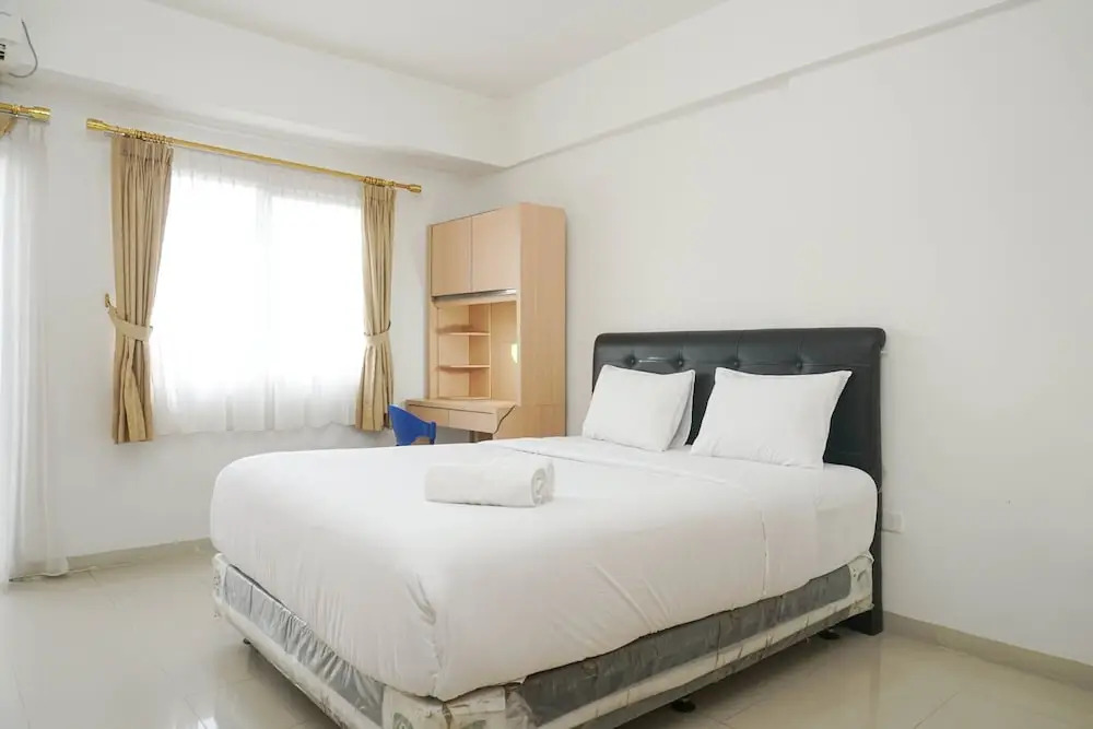 Minimalist Studio Park View Condominium Apartment near Mall