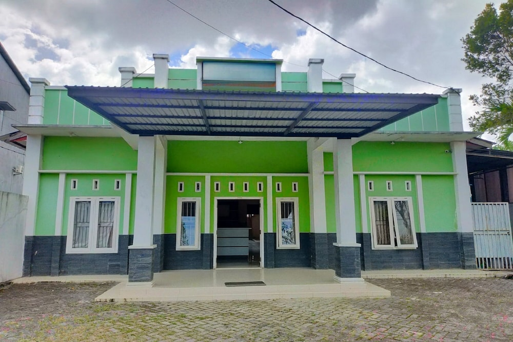 Hotel O Wisma Tulip Near Masjid Besar Desa Tanabangka