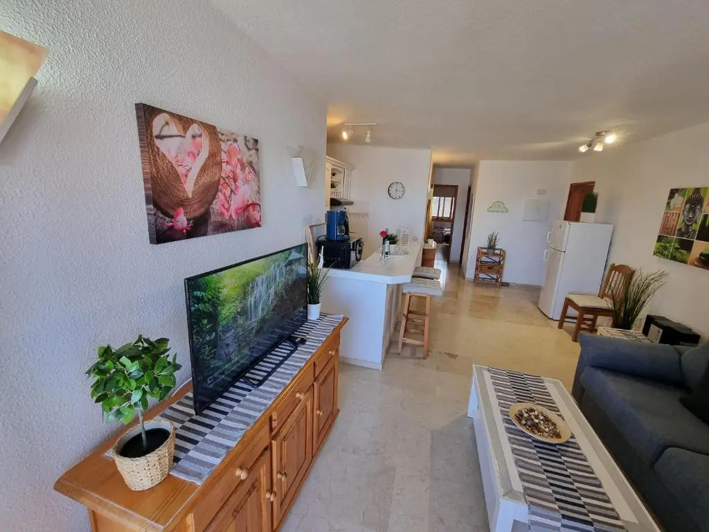 Casa Playa del Duque 2 in 1st sea line directly at the beach, heated pool, Wifi