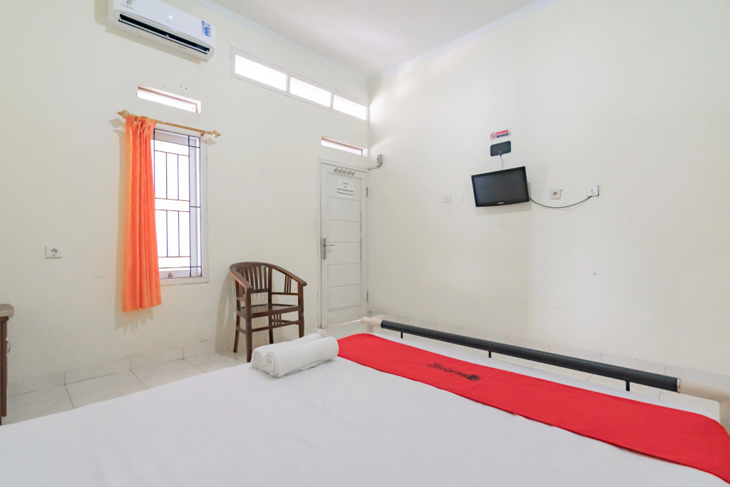 RedDoorz Syariah Near Tugu Pandanwangi Cianjur