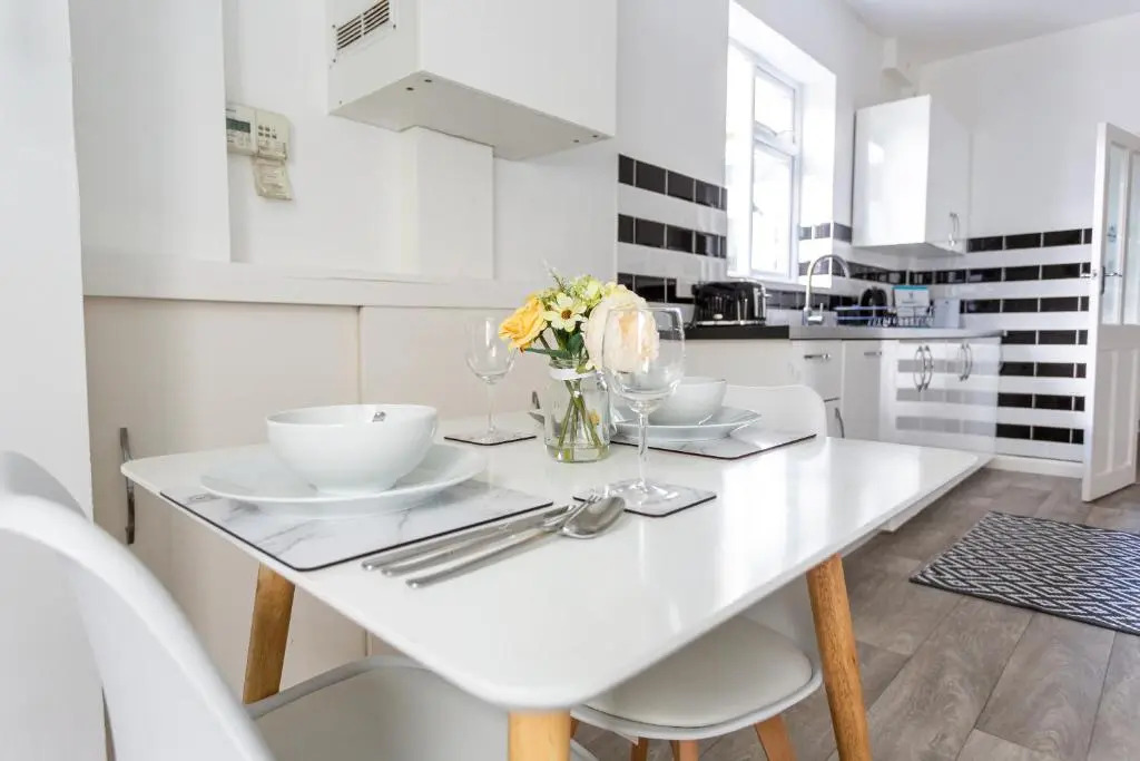 Wenham House - Large House with Hot Tub, Sleeps 11!