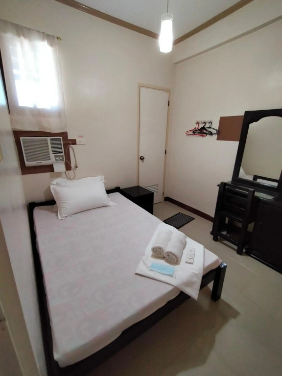 V.F. Riton Apartelle