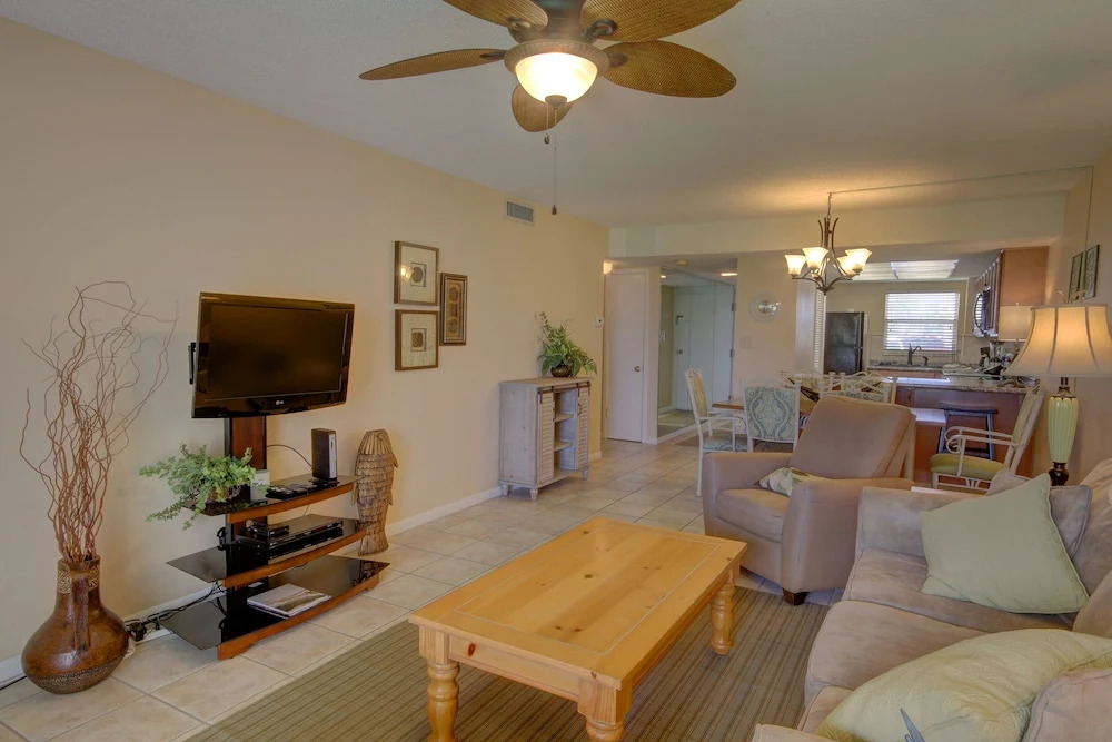 118 El Matador 2 Bedroom Condo by RedAwning