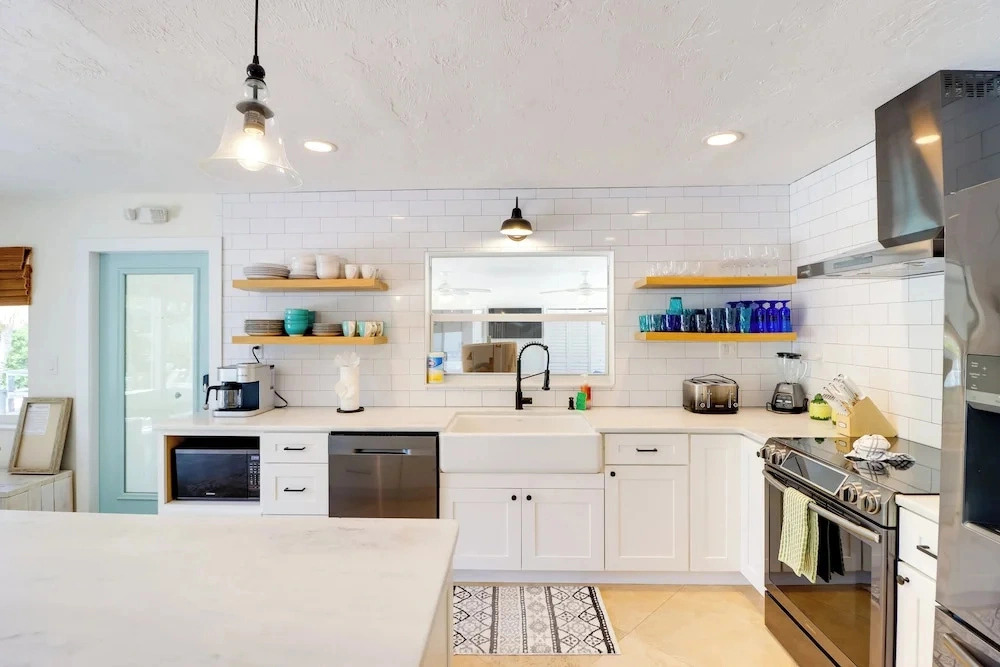 Walk to Beach: Waterfront Home in Marathon