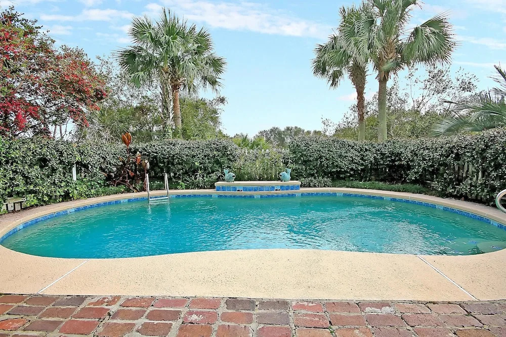 Sprawling Family W/ Pool & Game Room 6 Bedroom Home