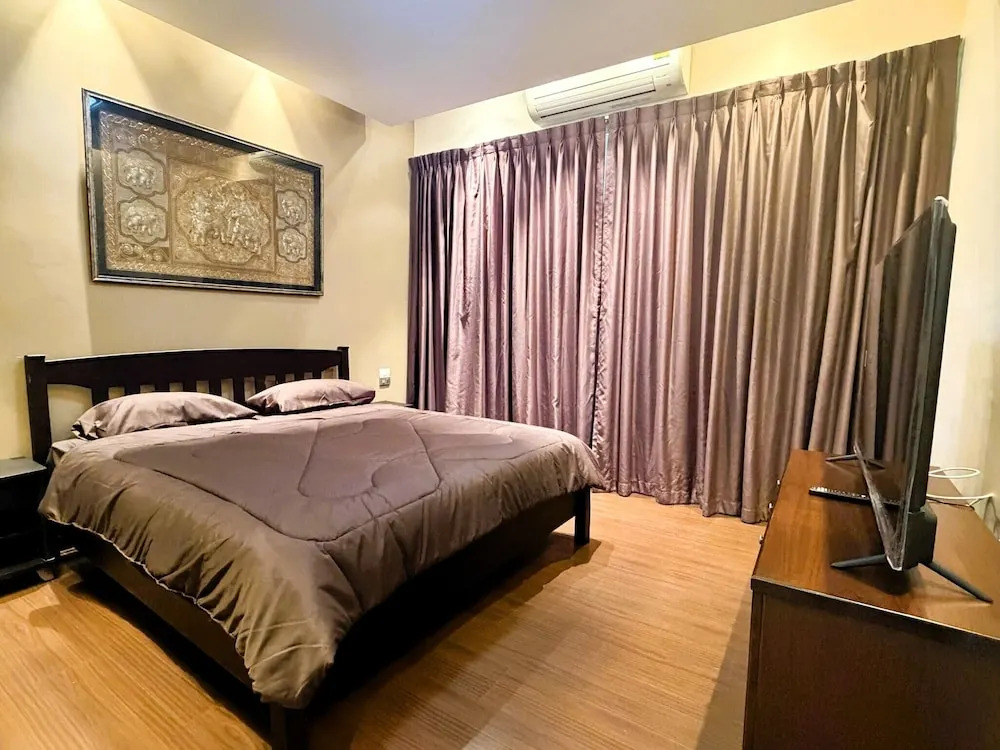 Spacious 1-bedroom Condo With Large Balcony at Baan Suan Lalana