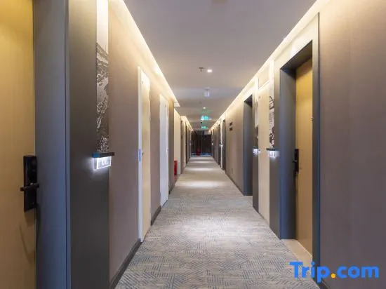 Atour Hotel Yibin West Railway Station