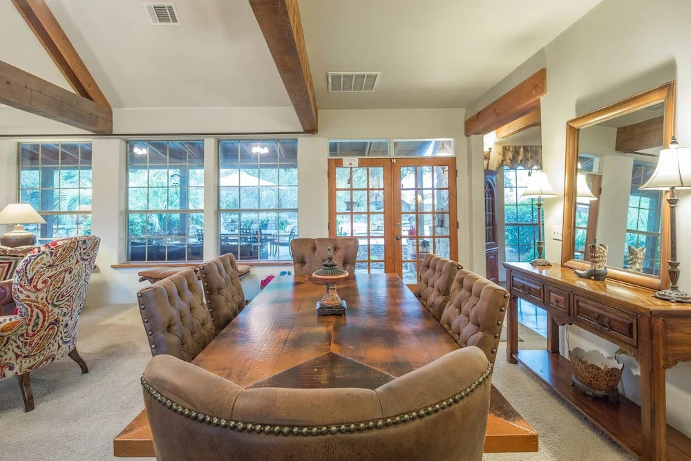 Rock 'n' Wood 4 Bedrooms 3.5 Bathrooms Home