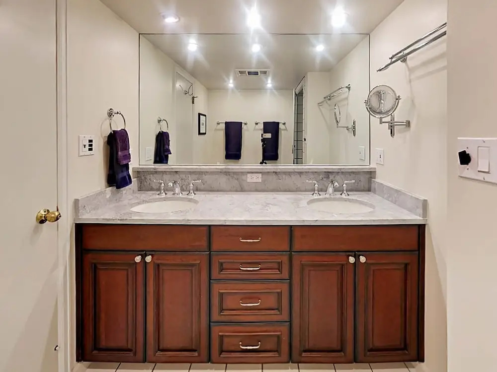 916 E Hopkins Ave Condo #201 - 3 Br condo by RedAwning