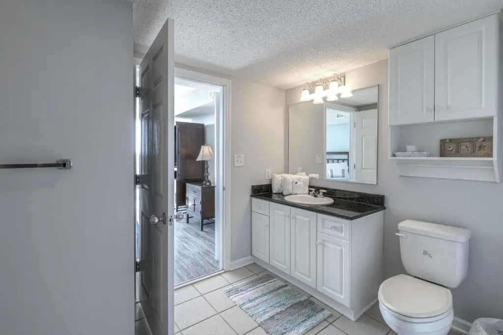 Yacht Club Villas #1-703