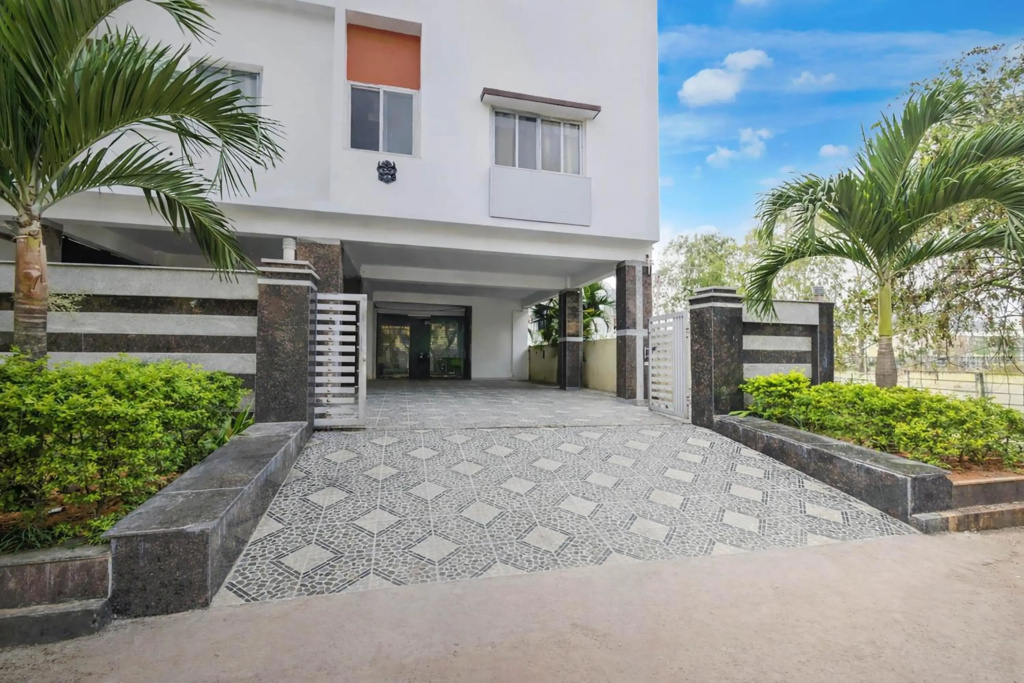 Super Townhouse Financial District Gachibowli Formerly Srinika Inn