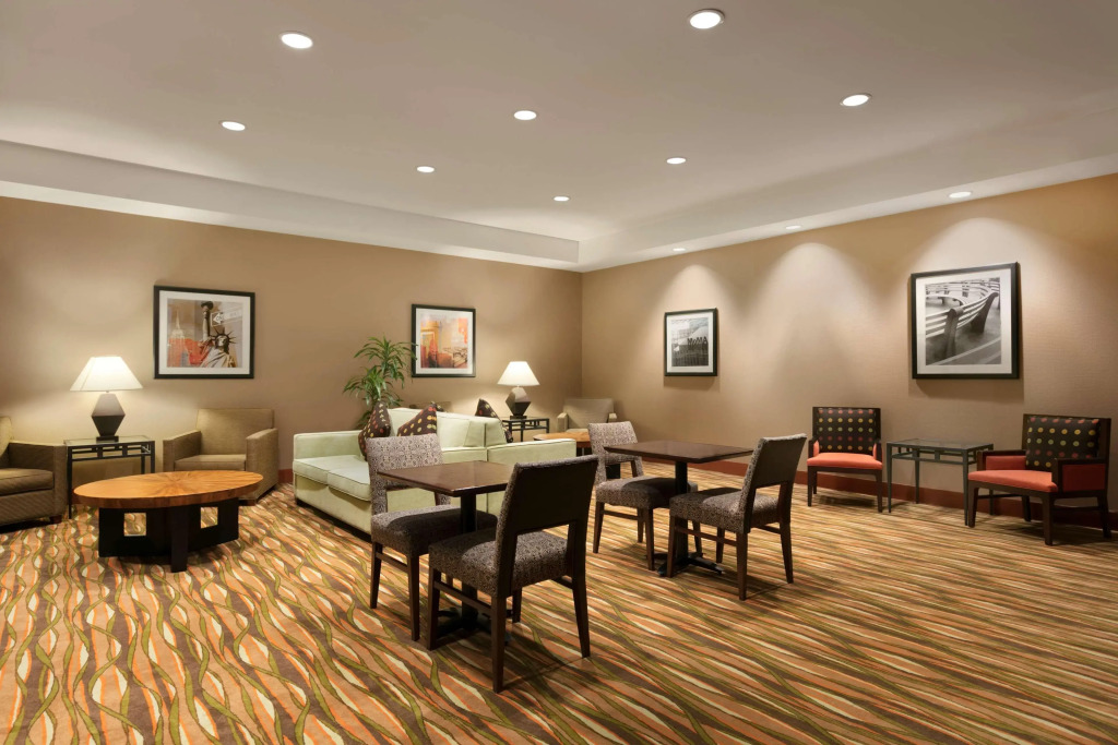 Hampton Inn New York - LaGuardia Airport