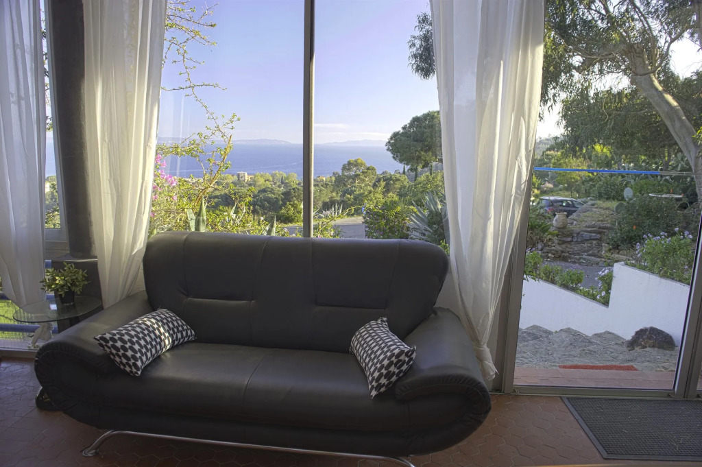 Azur Hotel