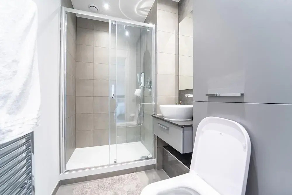 4 Guests - Close Airport - 25min Central London