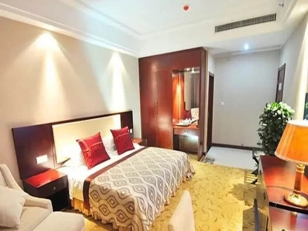 Wuhan Guochuang Chuyuan Donghu Hotel