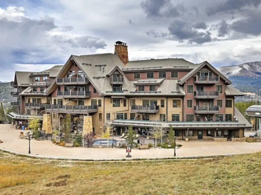 Crystal Peak Lodge 2 Bedroom Ski in, Ski out Slopeside Condo at the Base of Peak 7