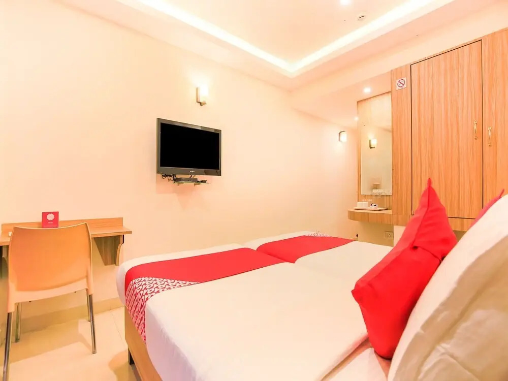 M The Business Hotel by OYO Rooms