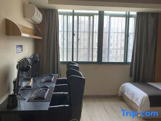 Hefei Chaoshen E-sports Hotel (Anhui Great Market Hefei Railway Station)