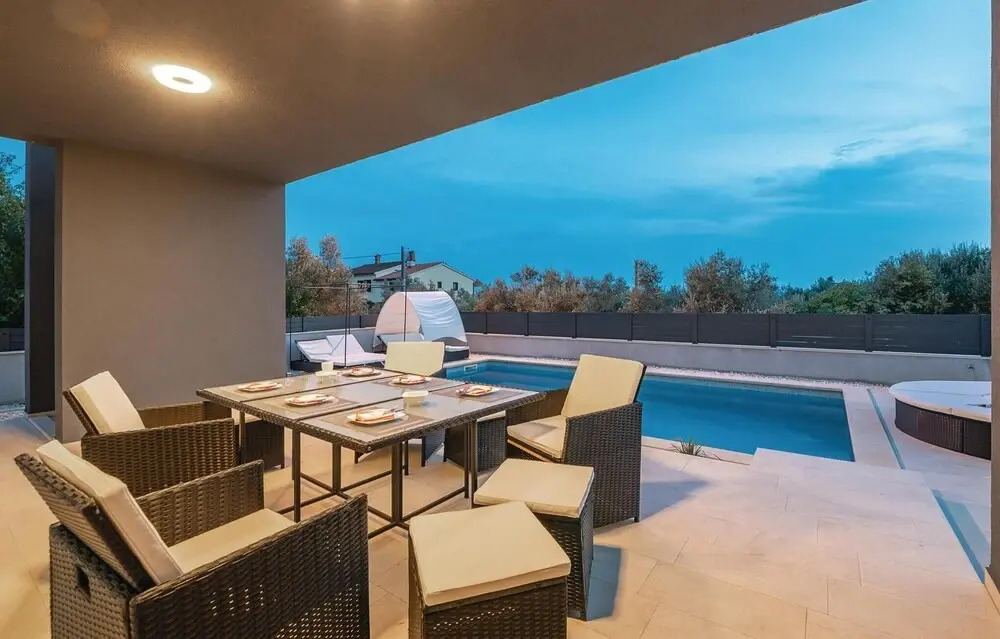 Awesome Home in Fazana With Wifi and 5 Bedrooms