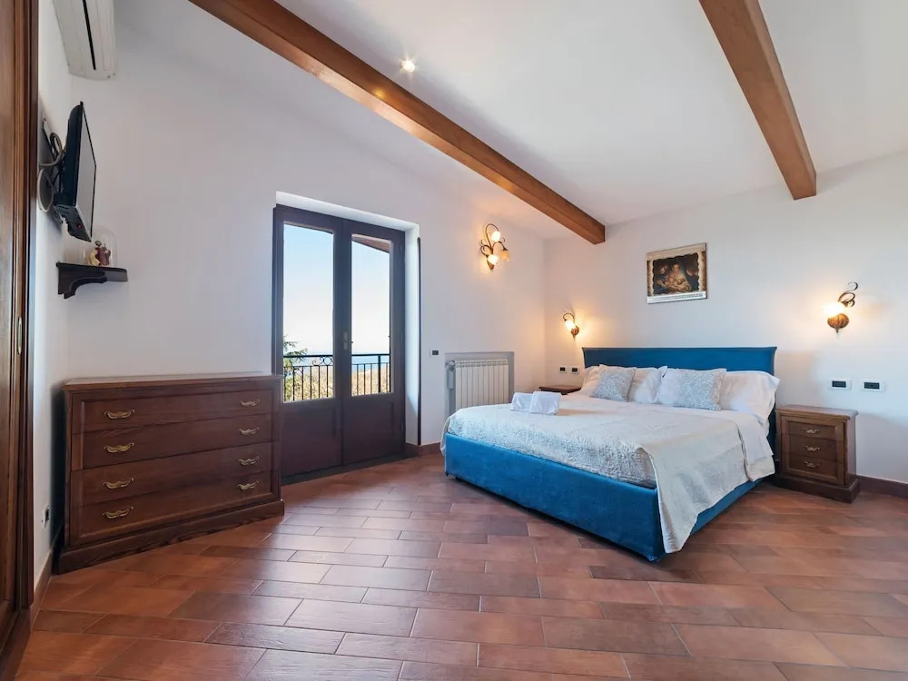Lovely Holiday Home in Massa Lubrense With Whirlpool