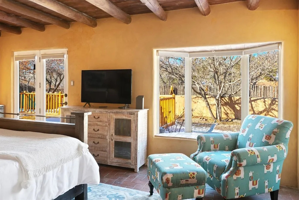 Casa Carmen Zia - Comfortable East Side Elegance - NEW Listing