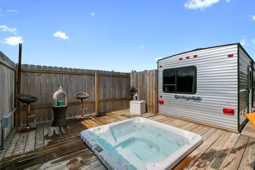Charming Luxury RV With Total Privacy and Hot Tub!