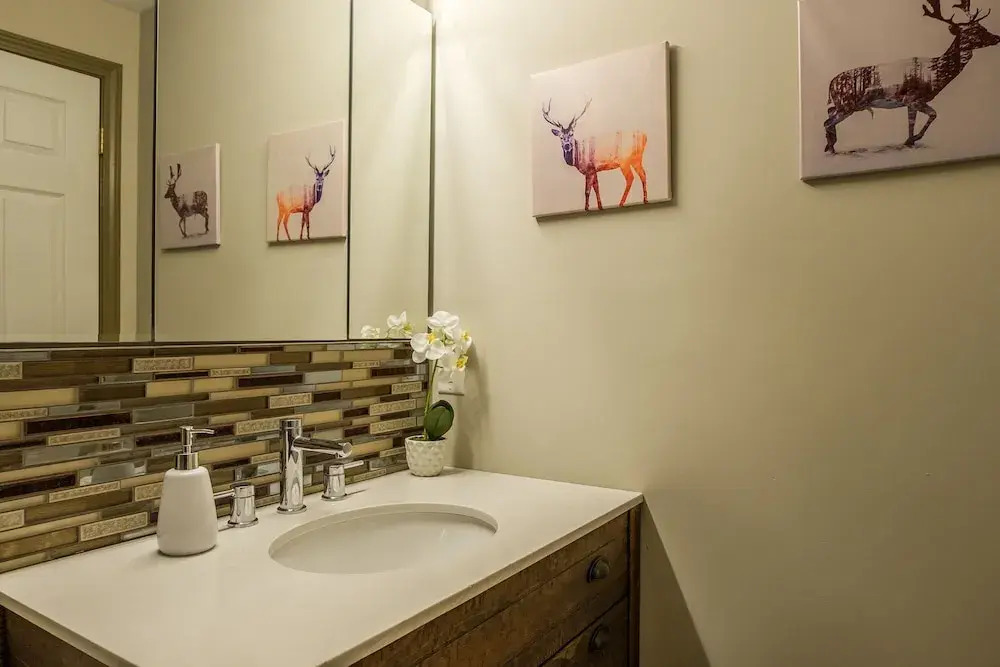 Spacious CLE Apartments by Frontdesk