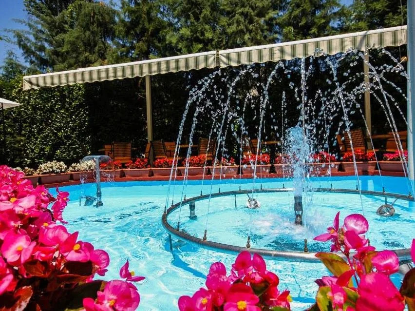 Hotel Aristocrat & Fish Restaurant