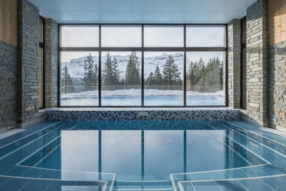 Scenic 4-person Mountain View Retreat