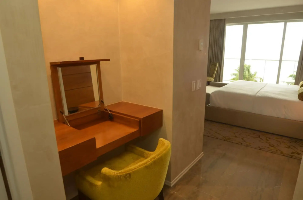 Royal Blues Hotel