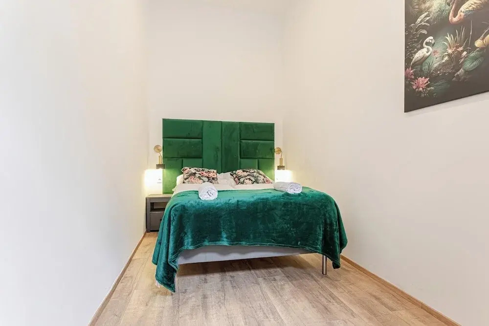Lovely Apartment Steps from Schonbrunn