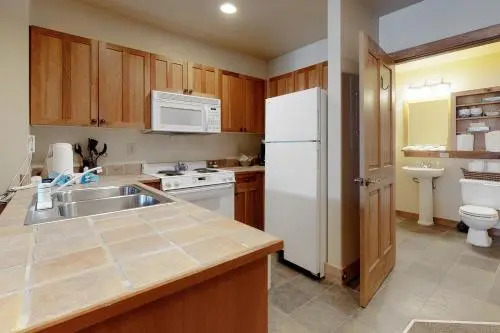 Red Hawk Lodge 2200