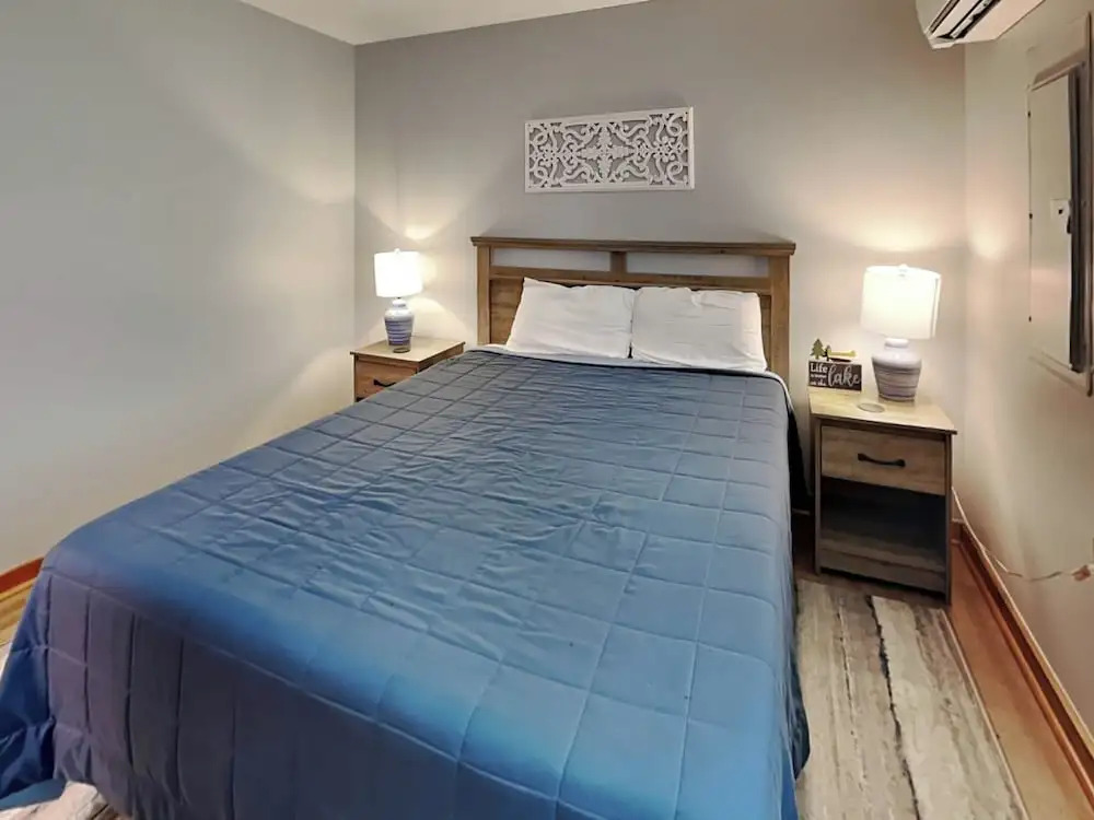 Sunplace 30 by Taylor Made Deep Creek