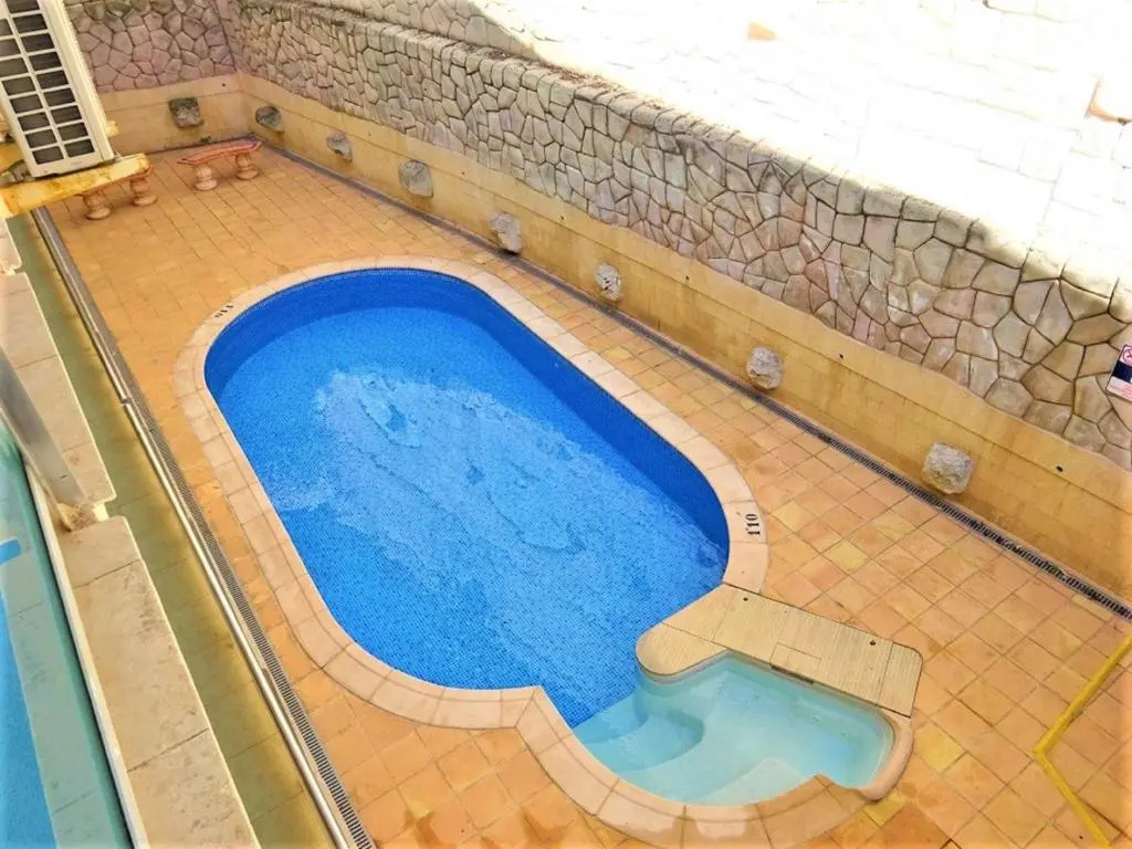 1st Line Daniya APT - Solarium Terrace & Pool