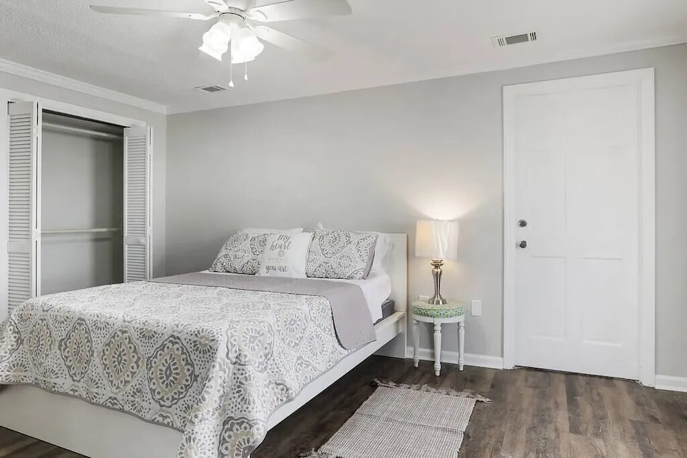 Penthouse Loft- Balcony Over Downtown Statesboro