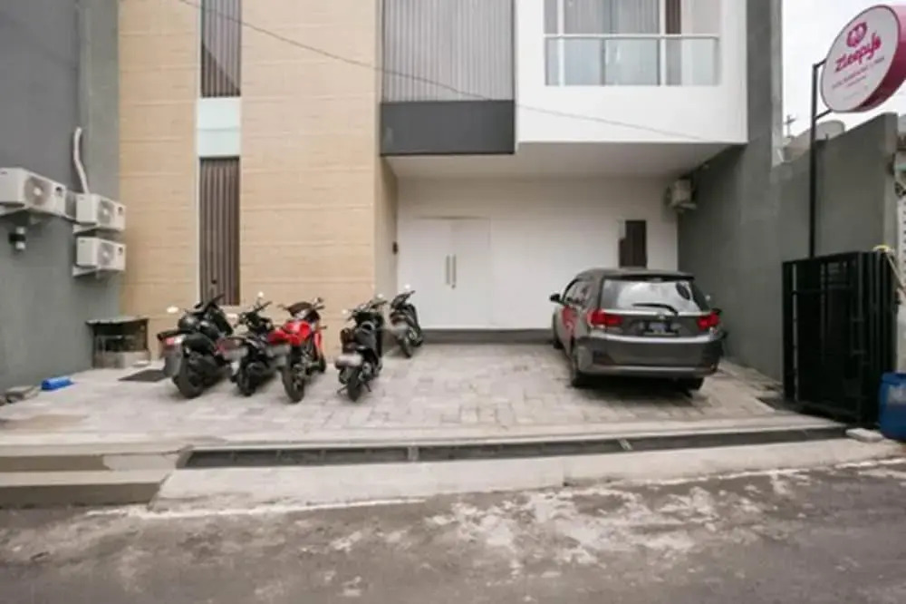 RedDoorz Syariah Near Simpang Lima Semarang