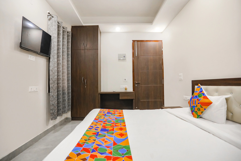 FabHotel Signature Inn I