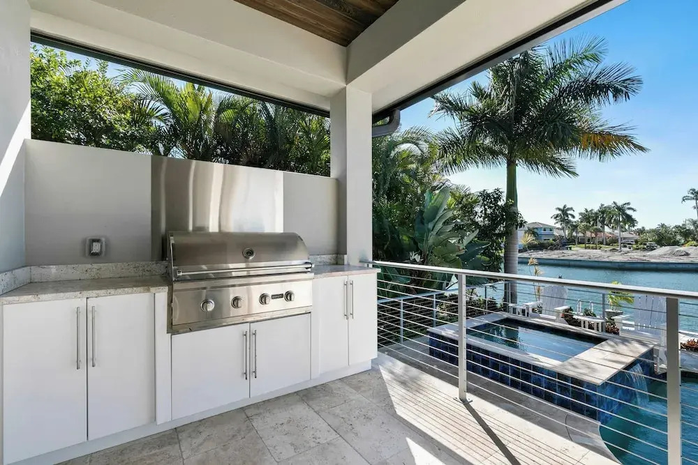 Marco Polo by Avantstay Waterfront 5bdr, Pool, Spa, Fire Pit, Walk to Beach