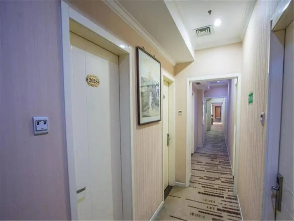 Shenggao Hotel Caoqiao Subway Station