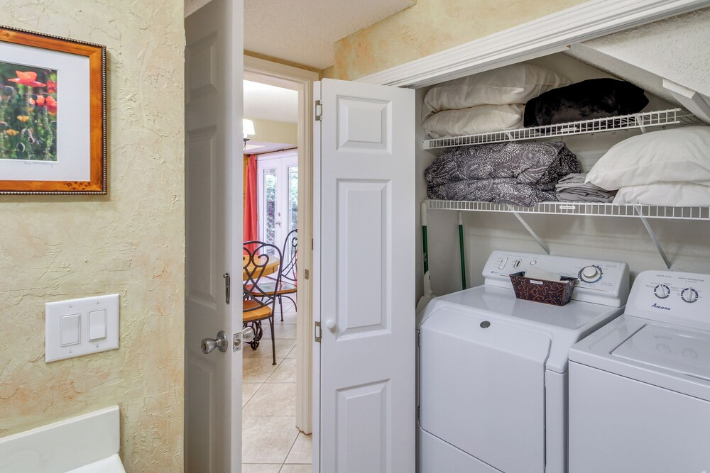5 Mi to Pensacola Beach: Townhome w/ Yard