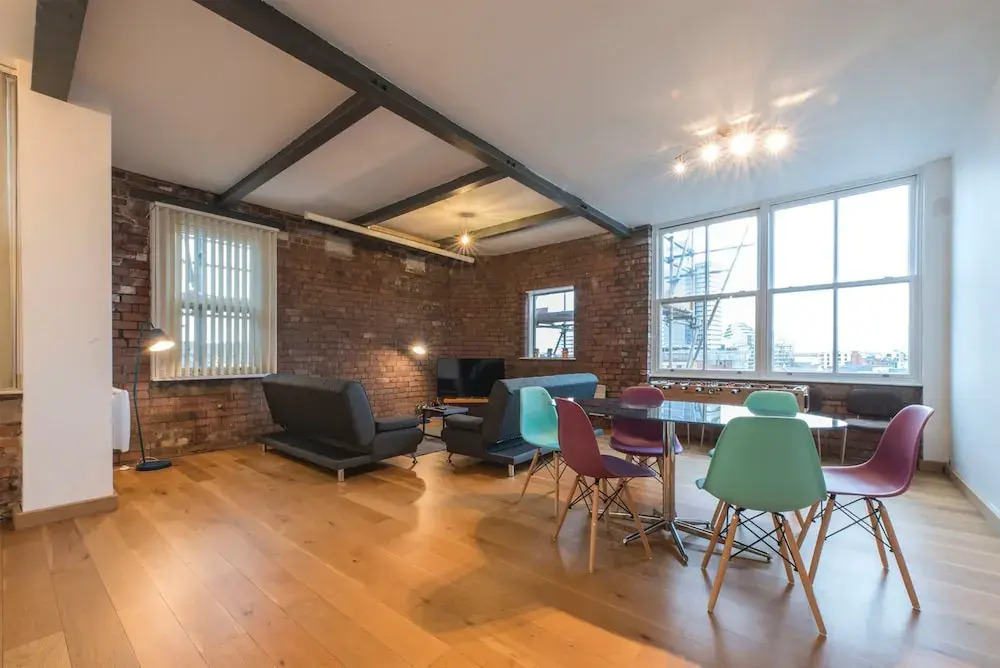 2 Bedroom Loft Apartment With City View