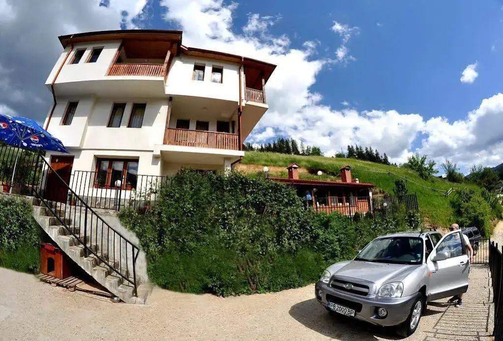 Eco House Family Hotel