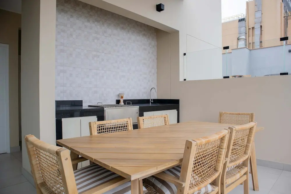 w Chic 1BR Apartment w Scenic Balcony in Central Miraflores