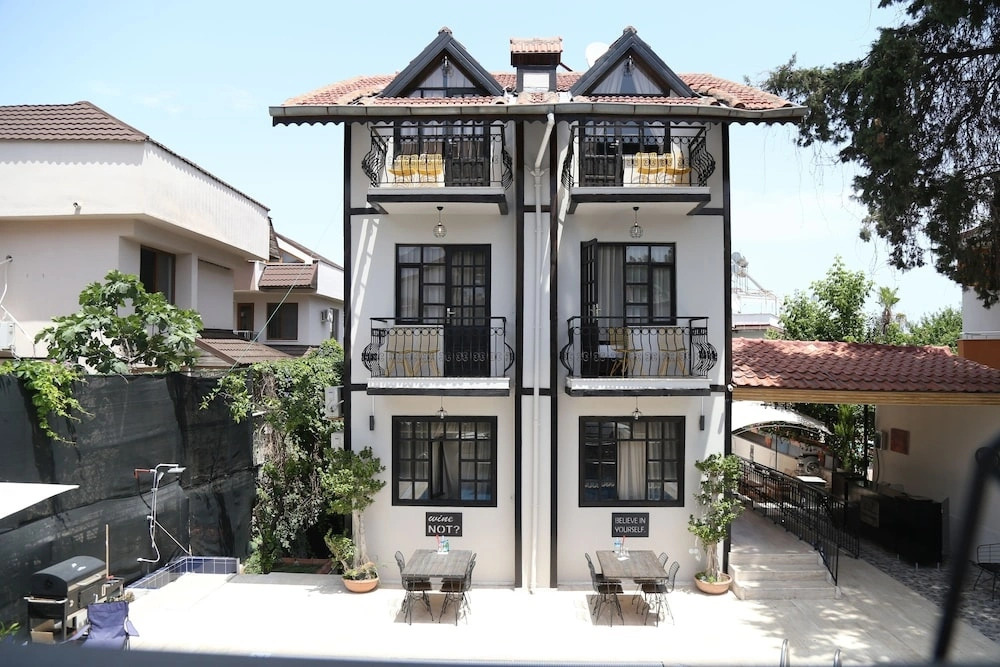 Derin Luxury Hotel