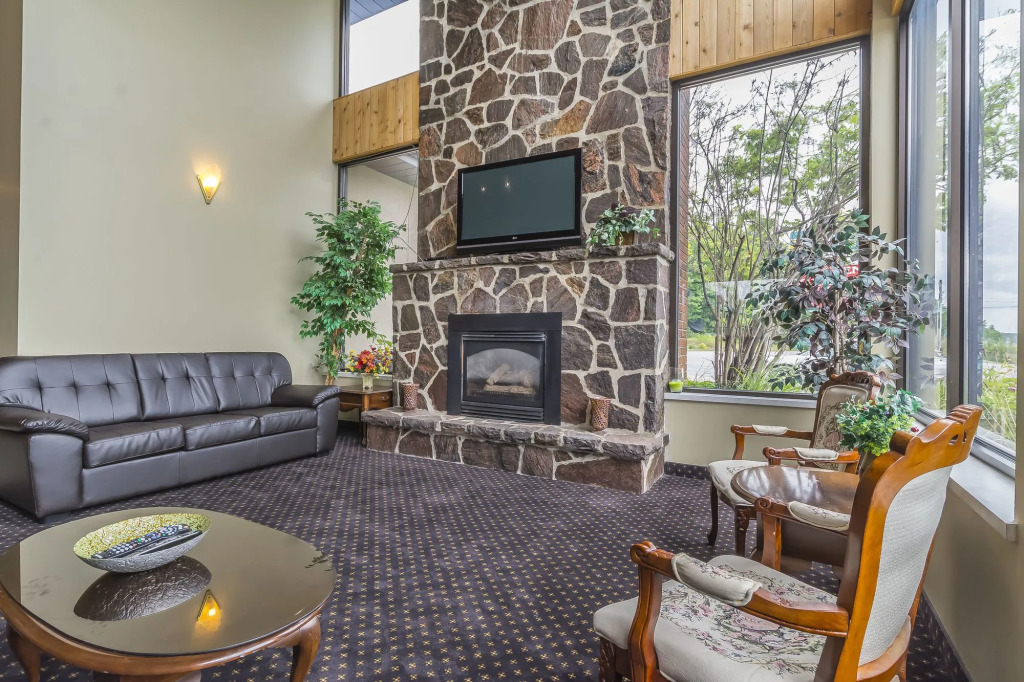 Jolly Roger Inn & Resort
